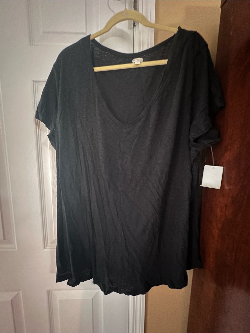 14th & Union Black V-Neck Short Sleeve Tee